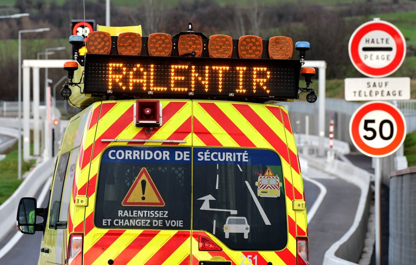 Dos hombres mueren atropellados en la A31 por varios vehículos; se lanza una convocatoria de testigos Dos hombres mueren atropellados en la A31 por varios vehículos; se lanza una convocatoria de testigos